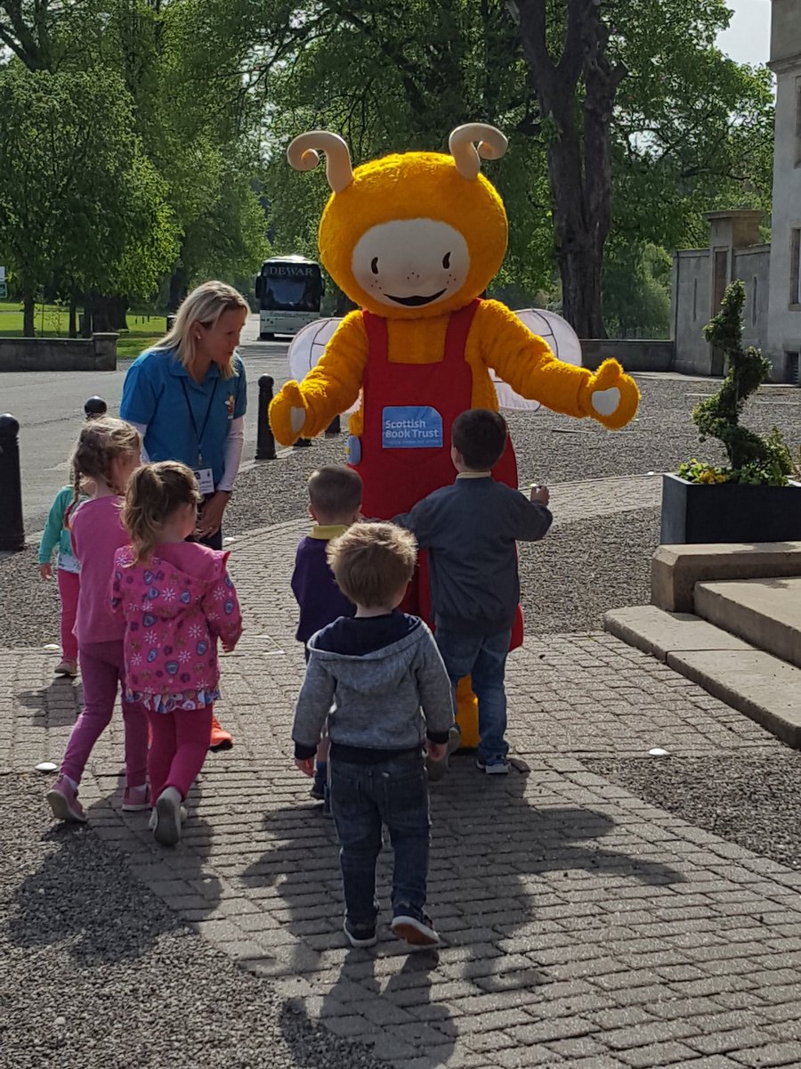 Toddletots1's tweet image. @LangleesNursery a wee mix from our visit with the book bug club today,  and the bubble man. X #happykids #nurseryoutings #bubblesarefun