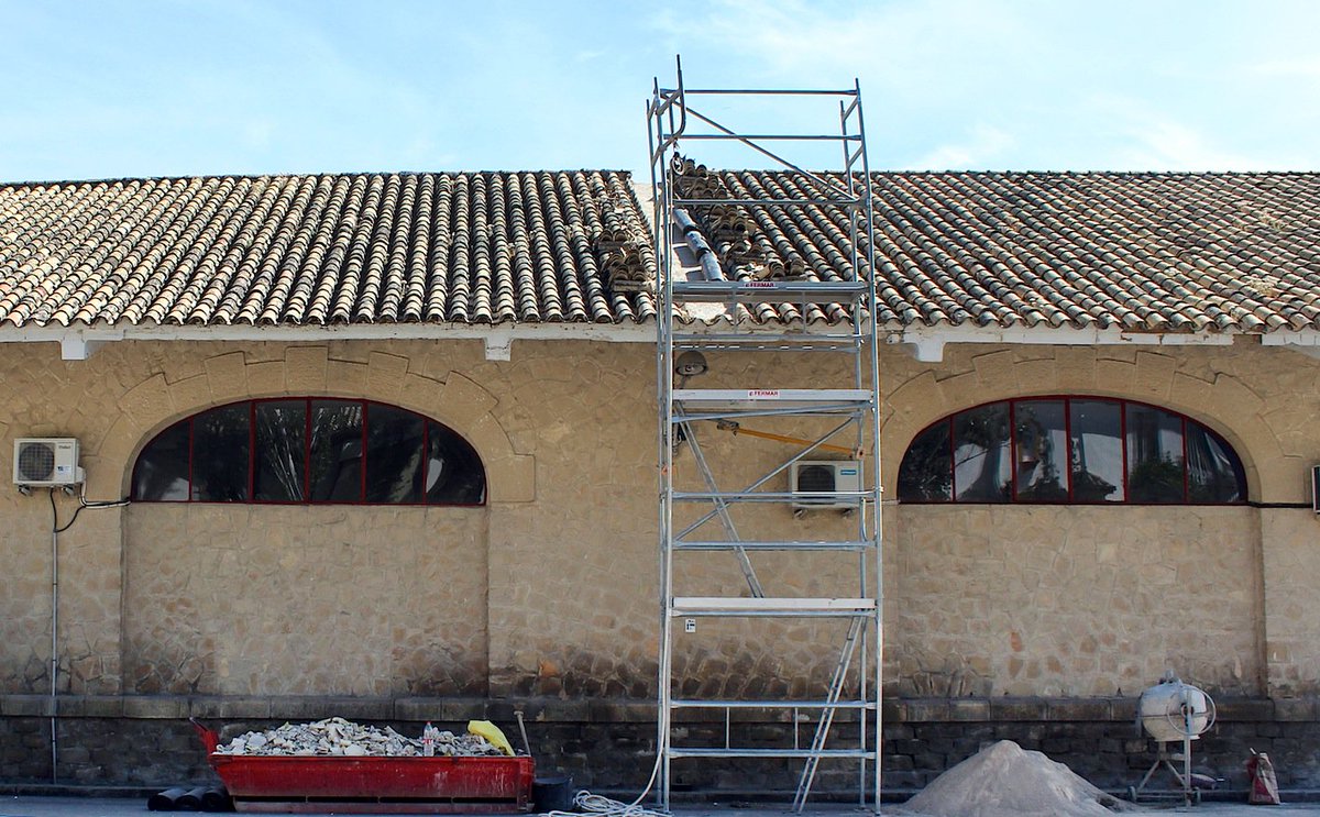 tiopetos's tweet photo. #Úbeda - Comienzan los trabajos para eliminar las goteras y humedades de la Estación de Autobuses
https://t.co/LHwX9R3rNR https://t.co/YYSazL7VNl