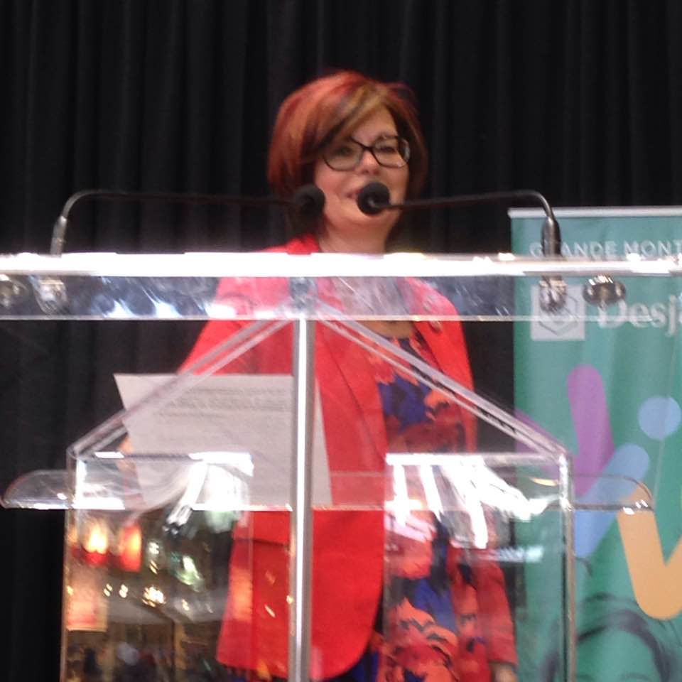 DesjardinsCoop's tweet photo. #375Mtl Mot de bienvenue de Mme Sylvie Audet, directrice Dossiers spéciaux chez @MvtDesjardins sur la Grande Place du @complexeDesj #VivaMtl https://t.co/qlQjjOkDFE