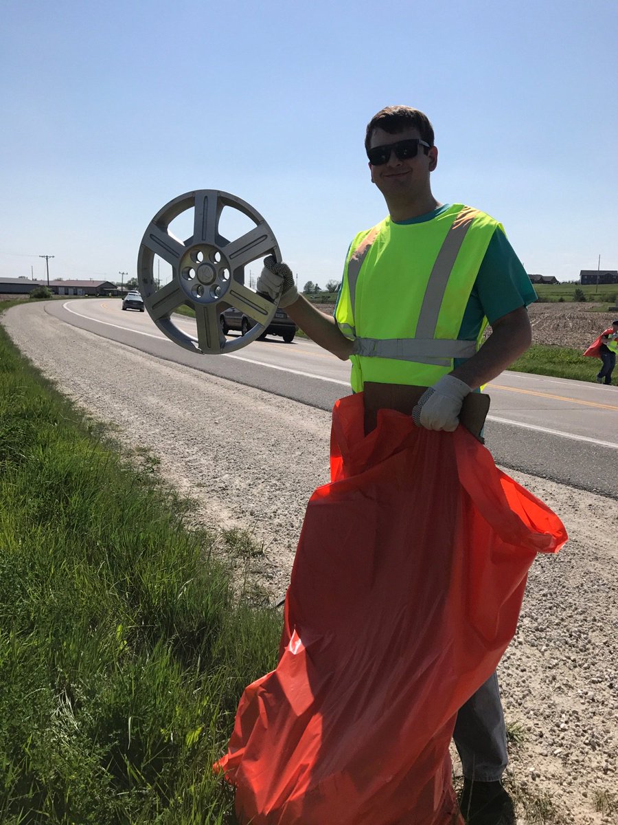 RiversideCasino's tweet photo. Yesterday was Highway 22 cleanup day! #litterbugs #cleanhighway https://t.co/Nmagnesqz3