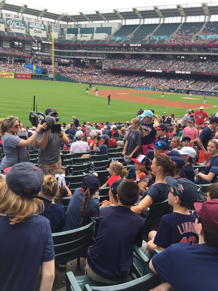 Sjacrusaders5's tweet photo. @wkyc @BetsyKling @sjacrusaders giving the weather @MLBIndians #weatherday @holliesmiles https://t.co/HvhmCQY0XV