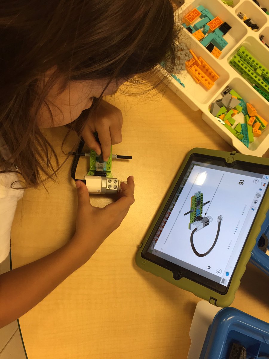 dianasaldana's tweet photo. PK Ss building WeDo robots. @legoeducation #asfmtech #asfmlearns @NettaNmk @Hamm_Ed @dougfrankish @BRcasale @MonyGdD https://t.co/W0ADIQqCls