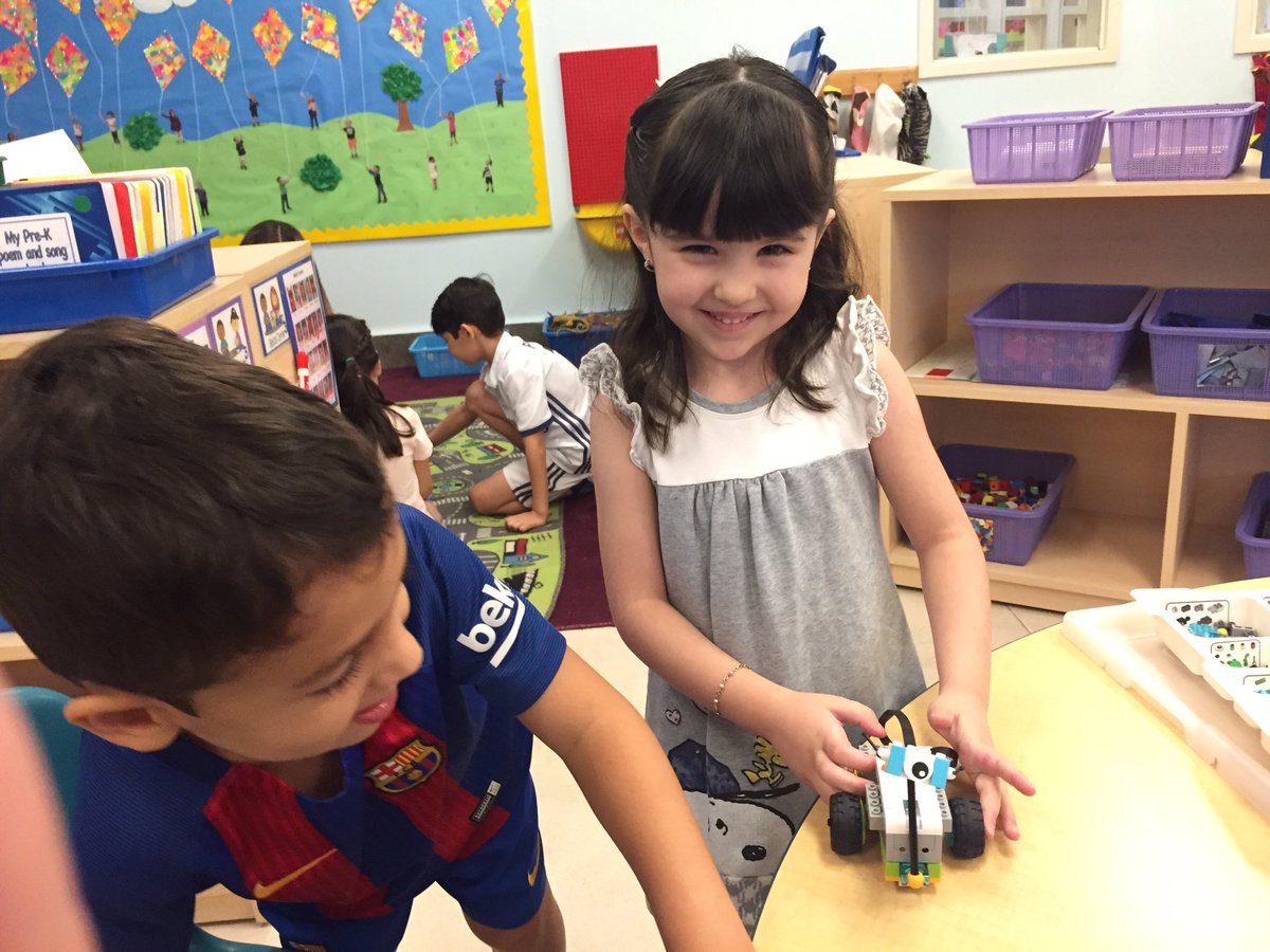 dianasaldana's tweet photo. PK Ss building WeDo robots. @legoeducation #asfmtech #asfmlearns @NettaNmk @Hamm_Ed @dougfrankish @BRcasale @MonyGdD https://t.co/W0ADIQqCls
