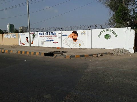 bra1nst0rms's tweet photo. wall of fame.. pakistan sports board opposite national cricket stadium karachi. #misyou #MisYouLegends #YounisKhan #MisbahulHaq https://t.co/5v240rfBzp