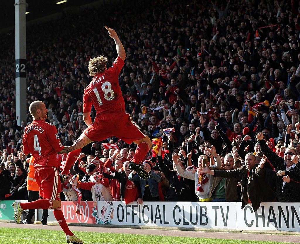 LFC's tweet photo. Thanks for the memories, @Kuyt! 🔴 https://t.co/Mv2d6BzwBQ
