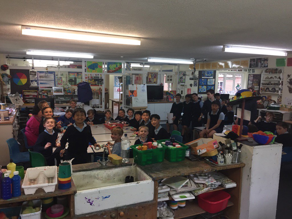 HorrisHill's tweet image. Busy afternoon in the art room #fun #art #rainingoutside