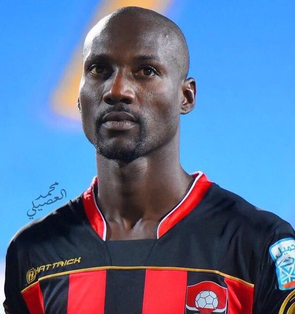 m3l100's tweet photo. من الافضل ؟

1- اسماعيل بانقورا = ريتويت #الرائد

2- احمد العكايشي = اعجاب #الاتحاد 

صاحب الطلب : @KhaledxFut https://t.co/PFUcIw2TwD