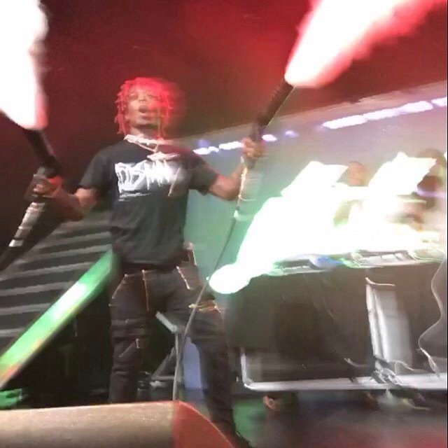 When you're with the squad and XO Tour Life comes on... <a href="/liluzivert/">Uzi London 🌎☄️💕®</a> ift.tt/2pLM968