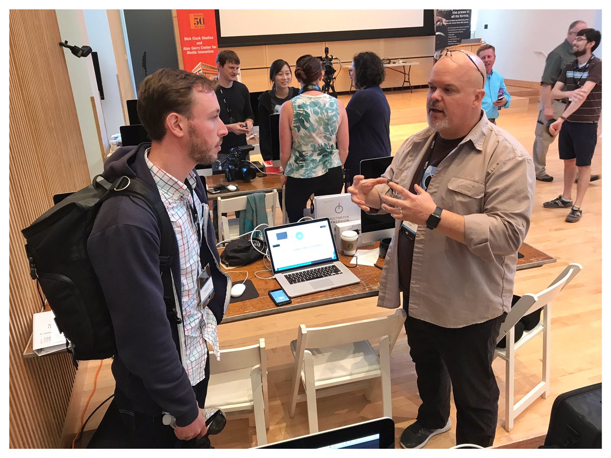 danesekenon's tweet photo. Student (left) gets some words of wisdom from @steveelfers #nppaimmersion #nppa @NPPAImmersion @NPPA https://t.co/7LLCQd4gSV