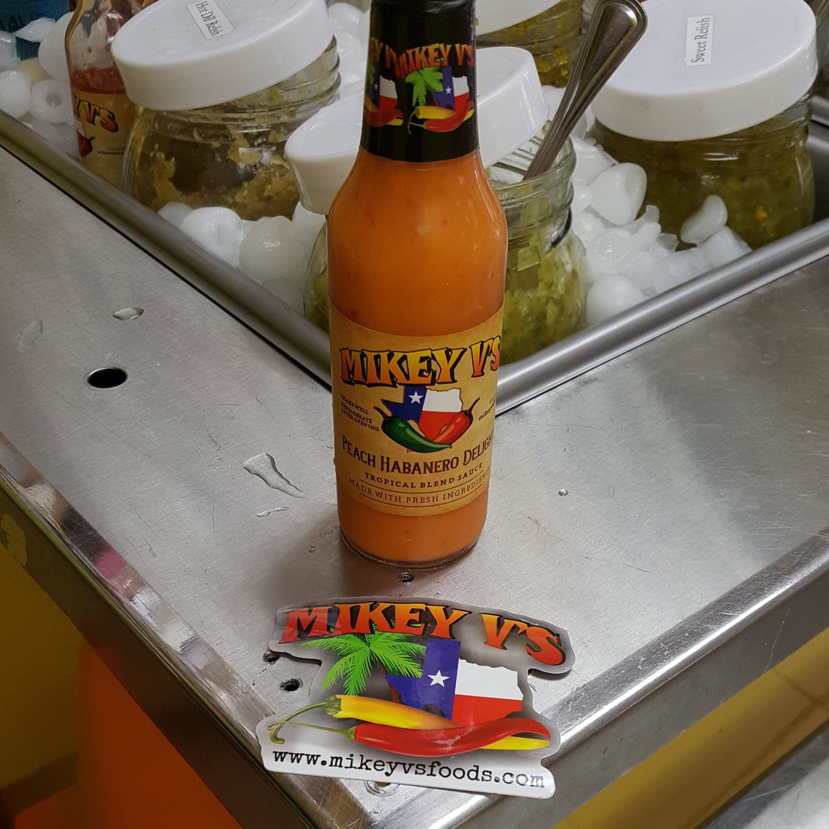 Mr_Pfranks's tweet photo. #pfixins chock full of @mikeyvees hot sauce goodness! Try the #peach #Habanero #delight before it is #gone! 11 to 8 to #serve YOU #pf #atx https://t.co/W6TTUnadik