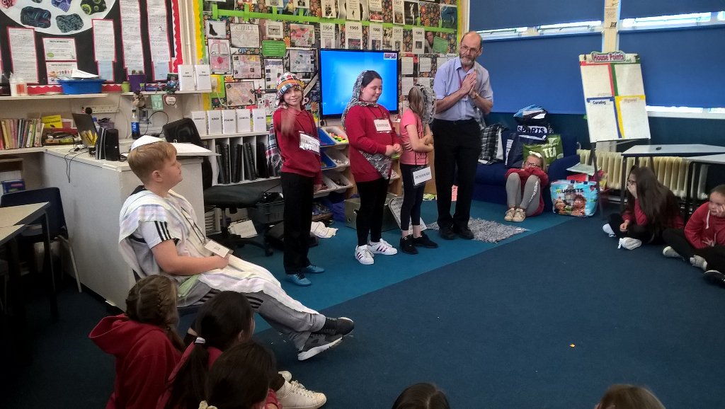CraigfelenP's tweet photo. Another great bible explorers session this afternoon! Our hand signs are really coming along! #cfpre #cfpcom https://t.co/HF4jLHqT5d