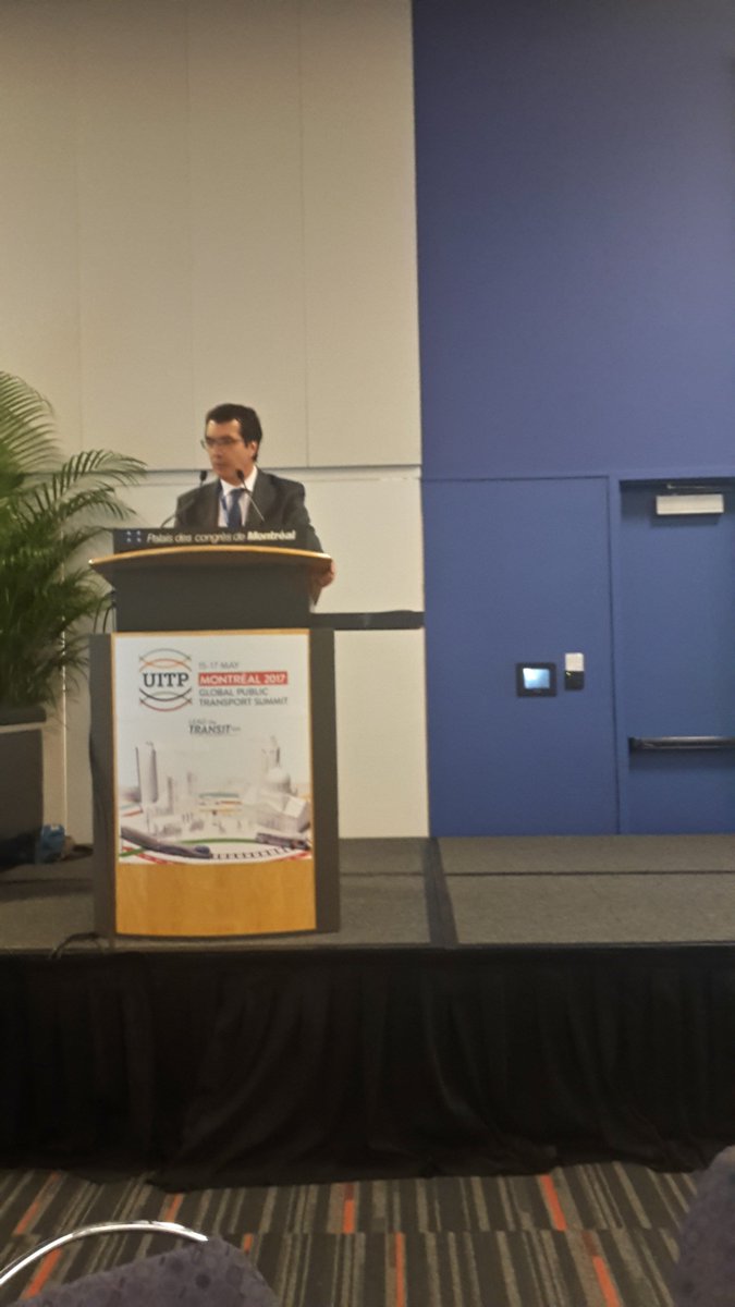 csadoux_uitp's tweet photo. #uitp2017 Farandou CEO Keolis @uitpsummit There is no excellent service without excellent management. https://t.co/kWu776lsg7
