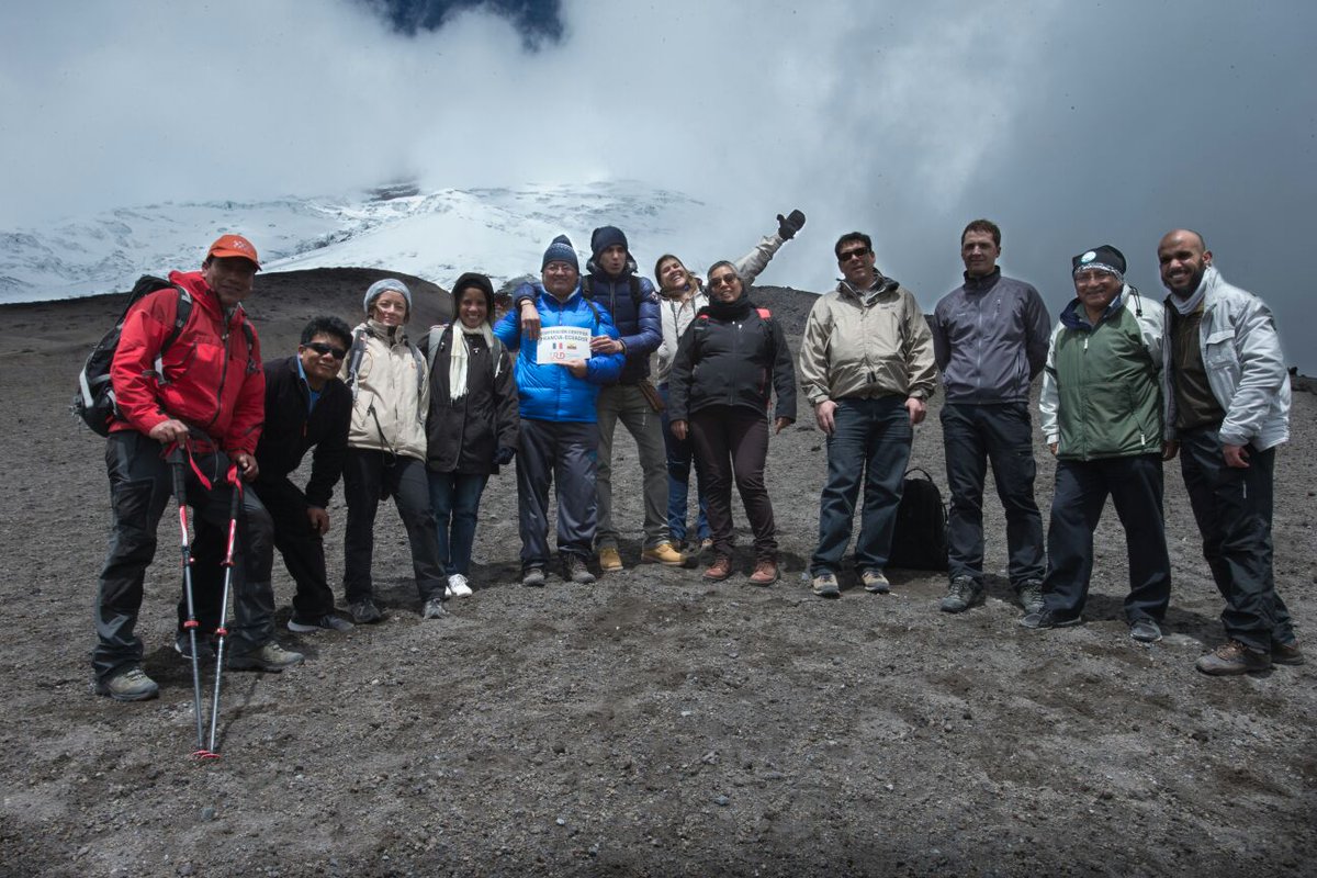 KabilZerouali's tweet photo. Día 3 encuentro científicos colaborando con el @ird_fr. Subida al Volcan Cotopaxi. #teambuilding #CienciaYDesarrollo #IRDecv https://t.co/o3rCcuc4Ti