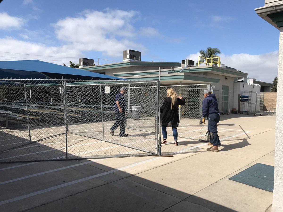 SC_NSD's tweet photo. Central Art Show. M&amp;O installing fencing for the show. #NSDnow https://t.co/L68kYwLIul