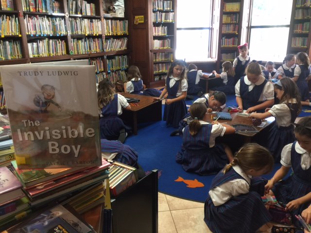 melinee_library's tweet photo. Second graders discussing "The Invisible Boy" by @TrudyLudwig #Kindnessmatters #booksbuildempathy @CarrolltonSH https://t.co/NDzPpjb4RO
