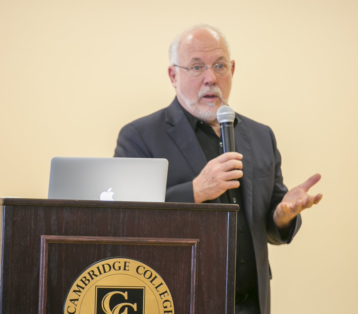 .<a href="/KyleKleinPhoto/">Kyle Klein</a> shared a a few photos from this morning's public meeting to discuss #CambMA's Retail Strategy! #CentralSq