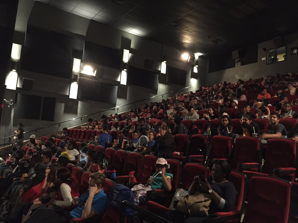 MashelleKaukab's tweet photo. Incredible talent from our young film makers! @PeelSFF #psff2017 @MrMatthewNg @misterbell5a @MrsCWeber @PeelSchools #PEEL21st https://t.co/NUsAbn5WQv