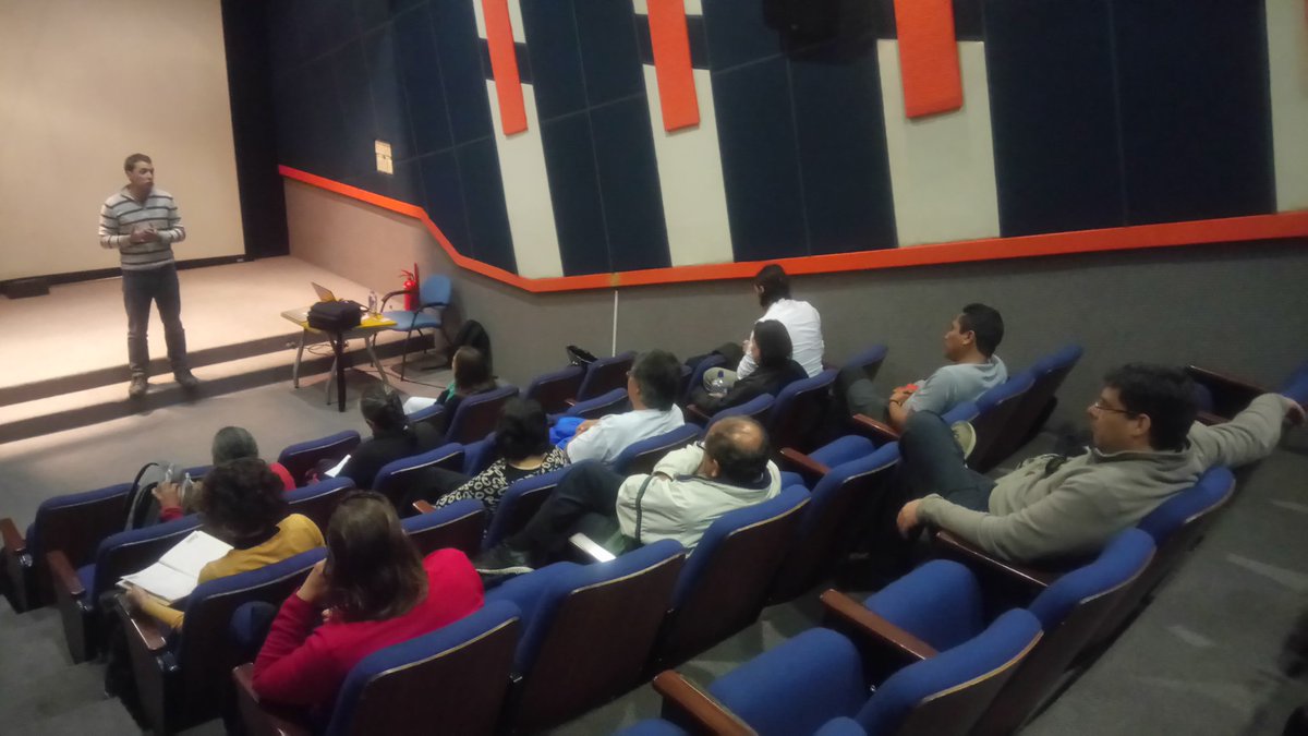 KabilZerouali's tweet photo. Día 3 encuentro científicos colaborando con el @ird_fr. Debate sobre #comunicacion y #Ciencia con @MICmuseoQ #IRDecv e @yakuquito https://t.co/fpmHyb5tHJ
