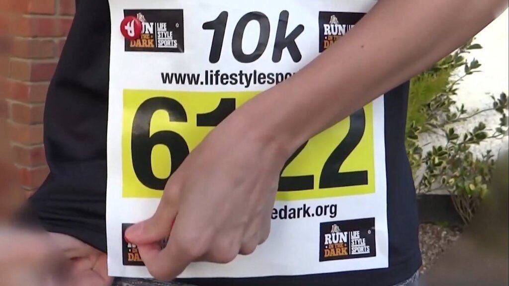 Pinrace's tweet photo. How to use Pinrace? Easy! No more ruined t-shirts π#runengland #earthathon #ukrunchat runchat https://t.co/2jlxrarO4V https://t.co/Cm8kfzgxBY