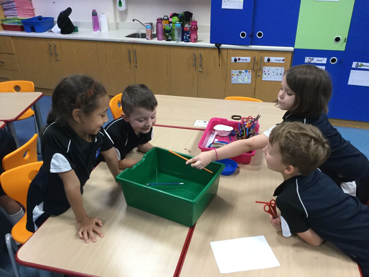 WSO_Year1's tweet photo. Floating and sinking #year1K #science #experiment https://t.co/vDQTs42l8Z