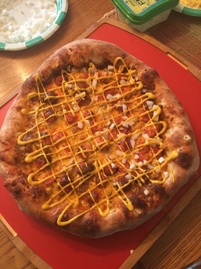 chillifiend69's tweet photo. Happy birthday to this fiend. Homemade chili dog pizza https://t.co/v0ScjTyLEn