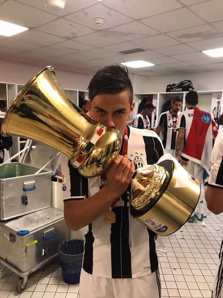 E una!!! 🏆 ⚪️⚫️ #coppaitalia #vamos #ceneandiamoaCardiff #juvelazio #Campeones