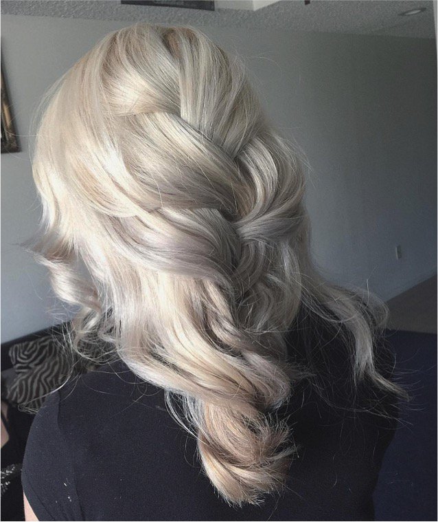 WellaColorCharm's tweet image. Platinum perfection by @breeutyy using #WellaColorCharm Toner T18 in Lightest Ash Blonde.