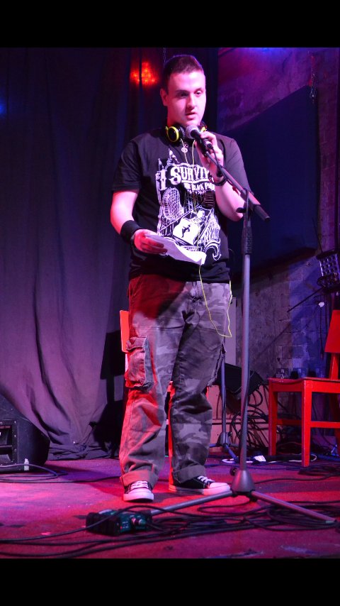ConnorMatheson's tweet photo. Me performing my writen peice a few weeks ago amazing night and amazing talent that im proud to be apart of @Toonspeak https://t.co/Z6YsKQ56fH