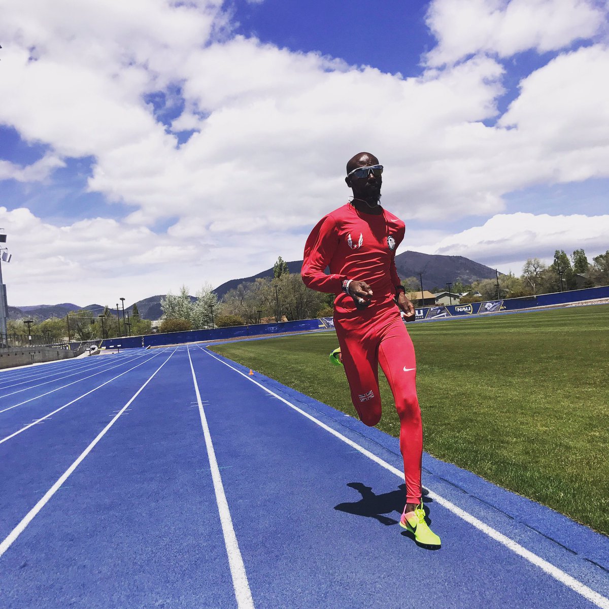 Mo_Farah's tweet photo. .Track session out of the way..!!! Here I come OXY 1500m...!! #onemomile #moknows #london2017 #gomofarah #mofarah https://t.co/huFrY5qCEf