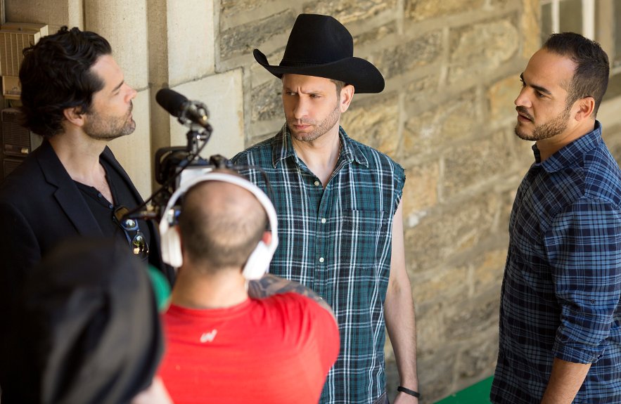 DamienColletti's tweet photo. Booked #Movie Still (#BehindTheScenes). Clark, Spike, and Chico. #Italian #ItalianCowboy #ActorsLife https://t.co/Juw44qlqfm