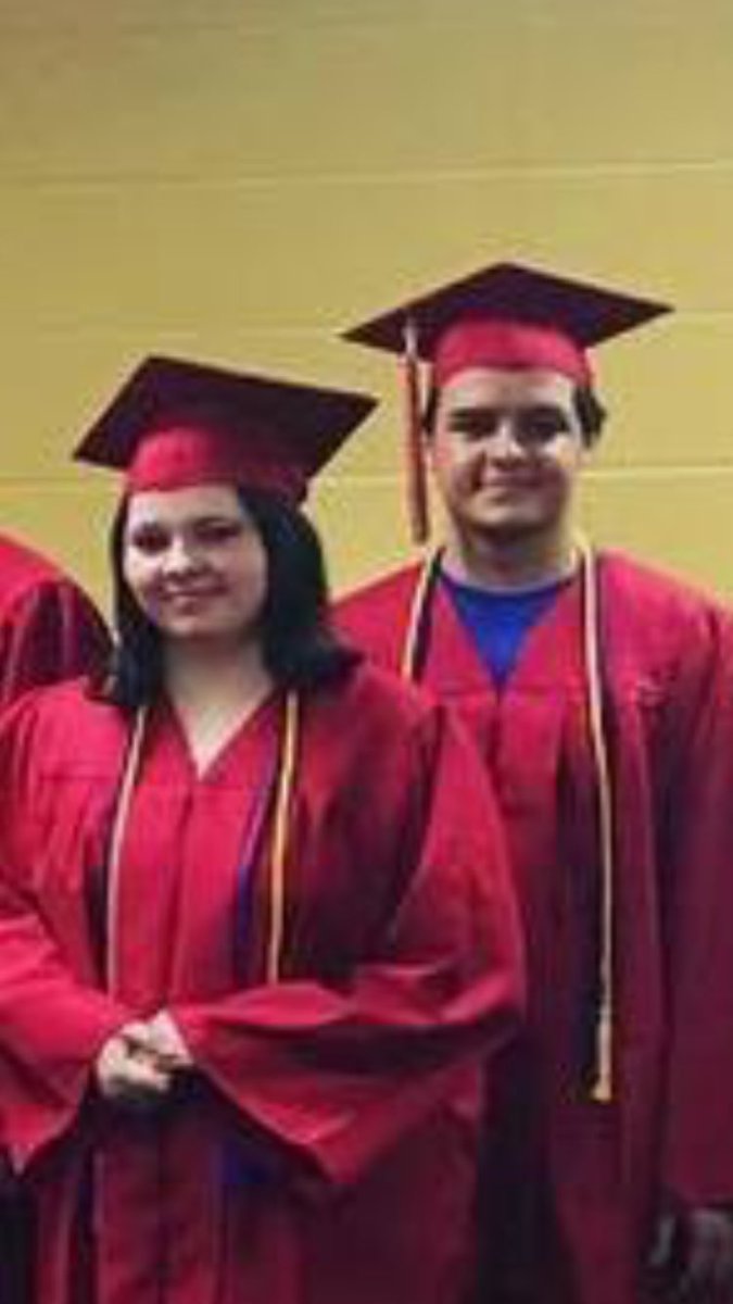 ReneeTarrant's tweet photo. Some of my former first graders came back for our senior walk! @CentralCabotpK4 @cabotsd #seniorparade#2017grads https://t.co/jYdQ0l4ESJ