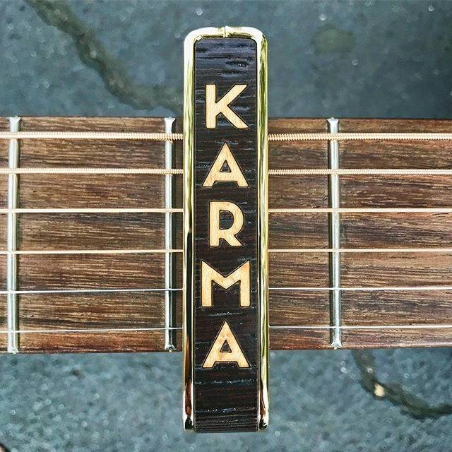 ThaliaCapos's tweet photo. Birdseye Maple lettering on our African Wenge inlay. #karma #thalia #customcapo
π·: @thaliacustomshop https://t.co/dcf7ukVHZM