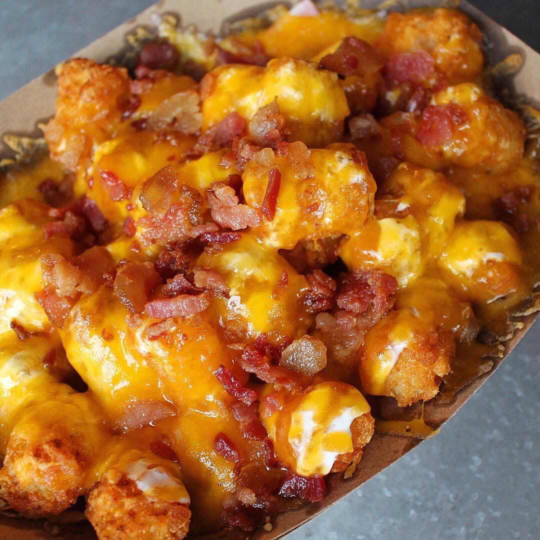 Foodaesthetix's tweet photo. #Bacon Nacho tater tots https://t.co/7W04KYQe0A