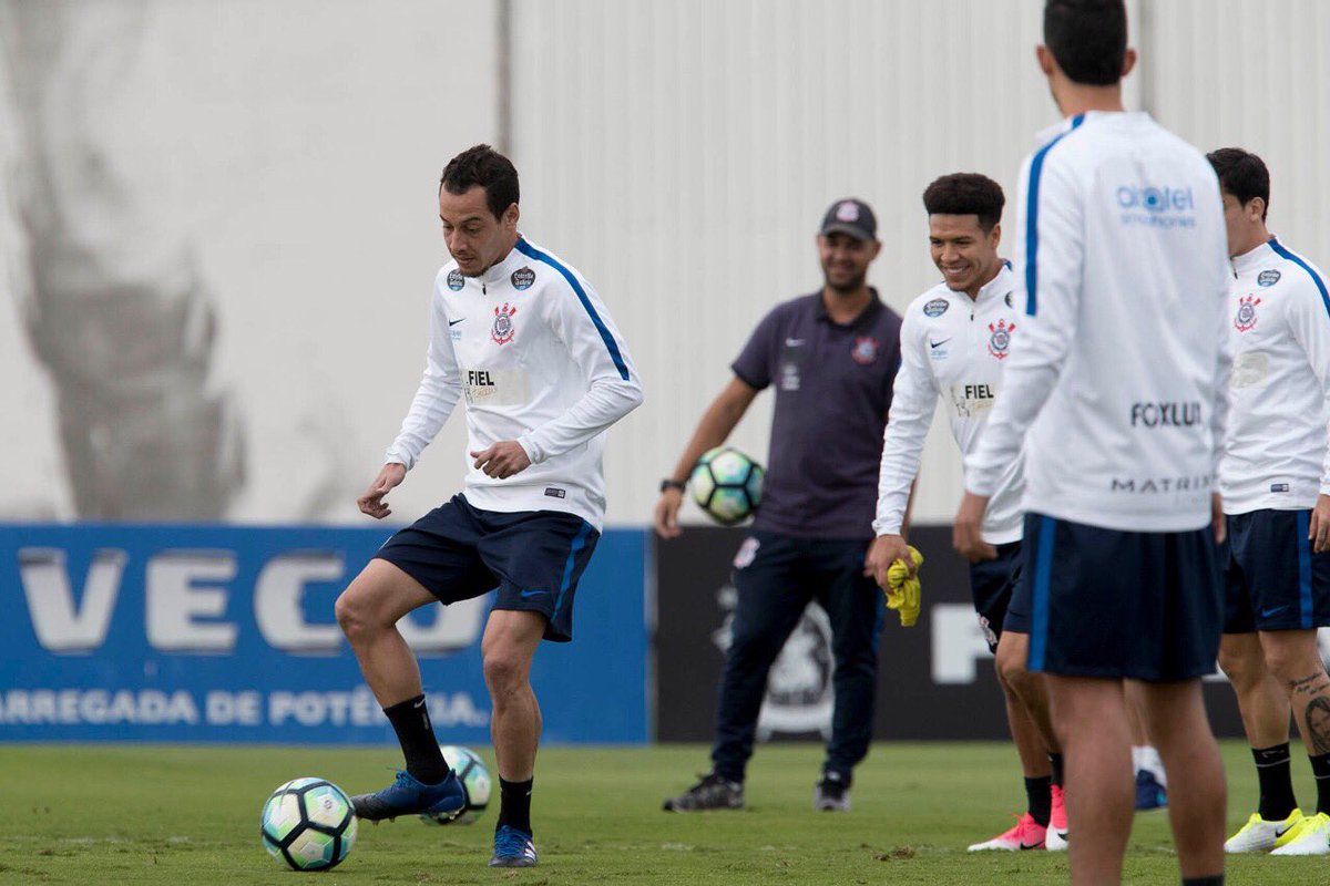 Corinthians's tweet photo. Do Lab ao campo! As 📸 de hoje do #Timão! 💪🏼🏋🏽⚽️

#VaiCorinthians ⚪️⚫️ https://t.co/3cZsGhOw07