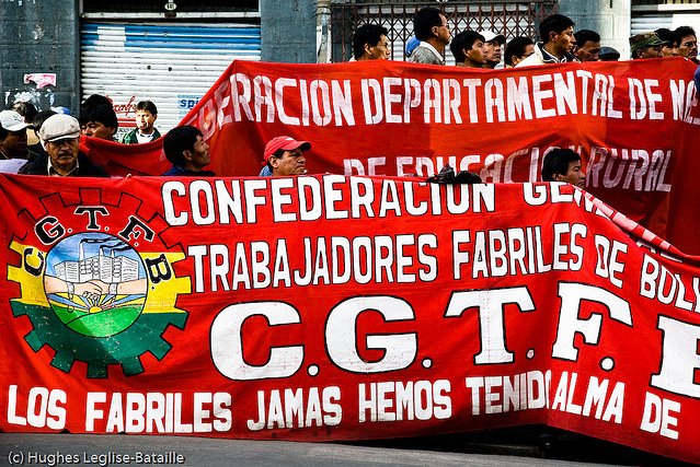 SenadoBolivia's tweet photo. @SenadoBolivia rinde homenaje a los trabajadores fabriles de #Bolivia #CGTFB https://t.co/RVhoM9iNwd https://t.co/DcRPLB3J1F