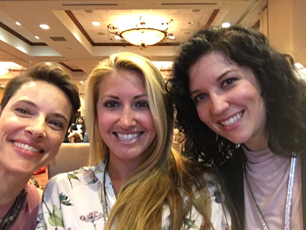 lisarock99's tweet photo. The dream team at #WOTC17 #jennedith and I here to share some Intel love https://t.co/QxeePKLZjO