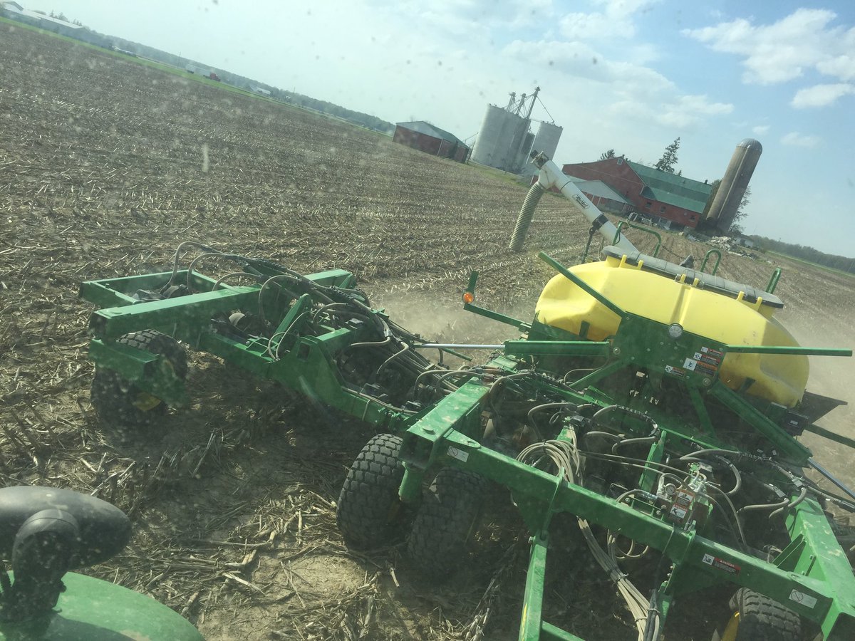 #plant17 in full swing, beans and corn both going in today #HammerDown