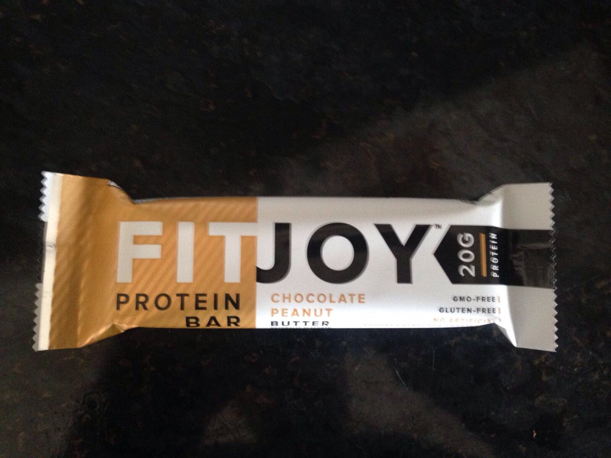 all eyes on Chocolate Peanut Butter @fitjoynutrition Protein Bar prize! 👀😋💪🏽👙<a href="/Body_Temple/">Body Temple</a> #ukbff #bikini