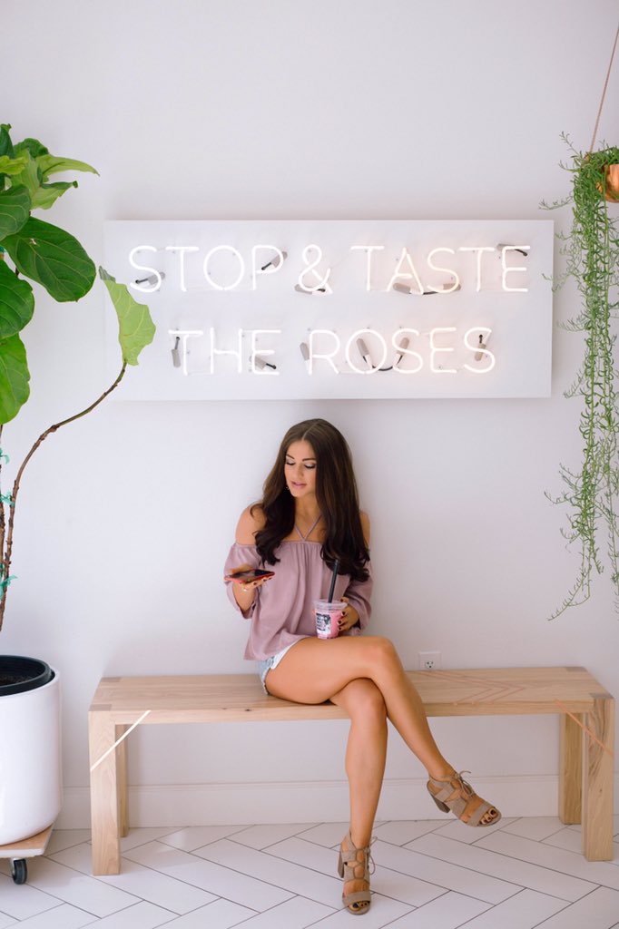 Mmmadisonmurray's tweet photo. Stop and TASTE the roses 🌹 New article up on  @AZFoothillsFit @AZFoothillsMag  "The Importance of eating slow" https://t.co/JOhko5B4iM