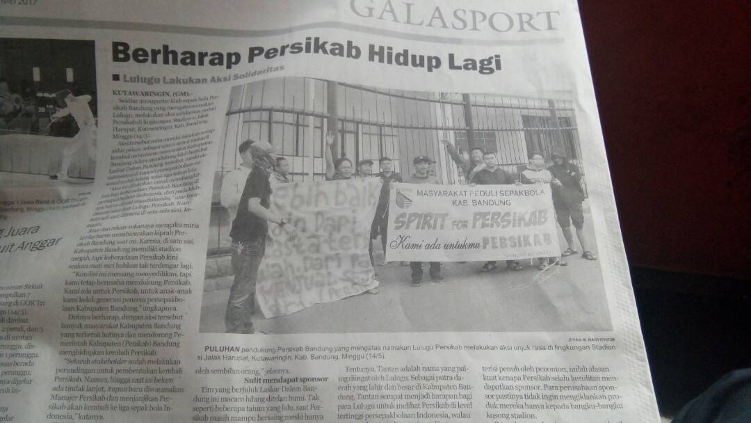 Lulugu_Official's tweet photo. "Berharap Persikab Hidup Lagi" judul dari berita di salah satu halaman koran Galamedia #persikab #bangkit #savepersikab https://t.co/w1AfBC0yyk