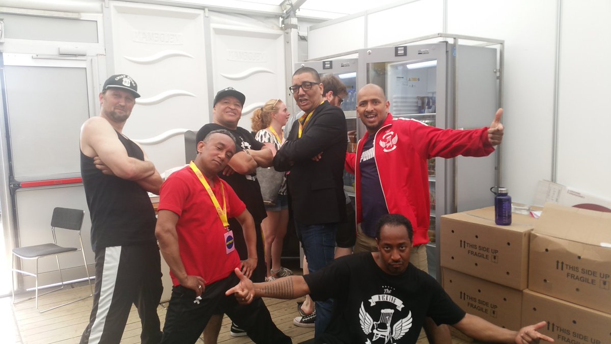 ChairsRocking's tweet photo. Fijne show gerocked, heerlijk publiek, hartelijke ontvangst!! Leuke peeps ontmoet...@JorgenRaymann   @umarebru @LibelleZomerwk https://t.co/Uml7JCn770