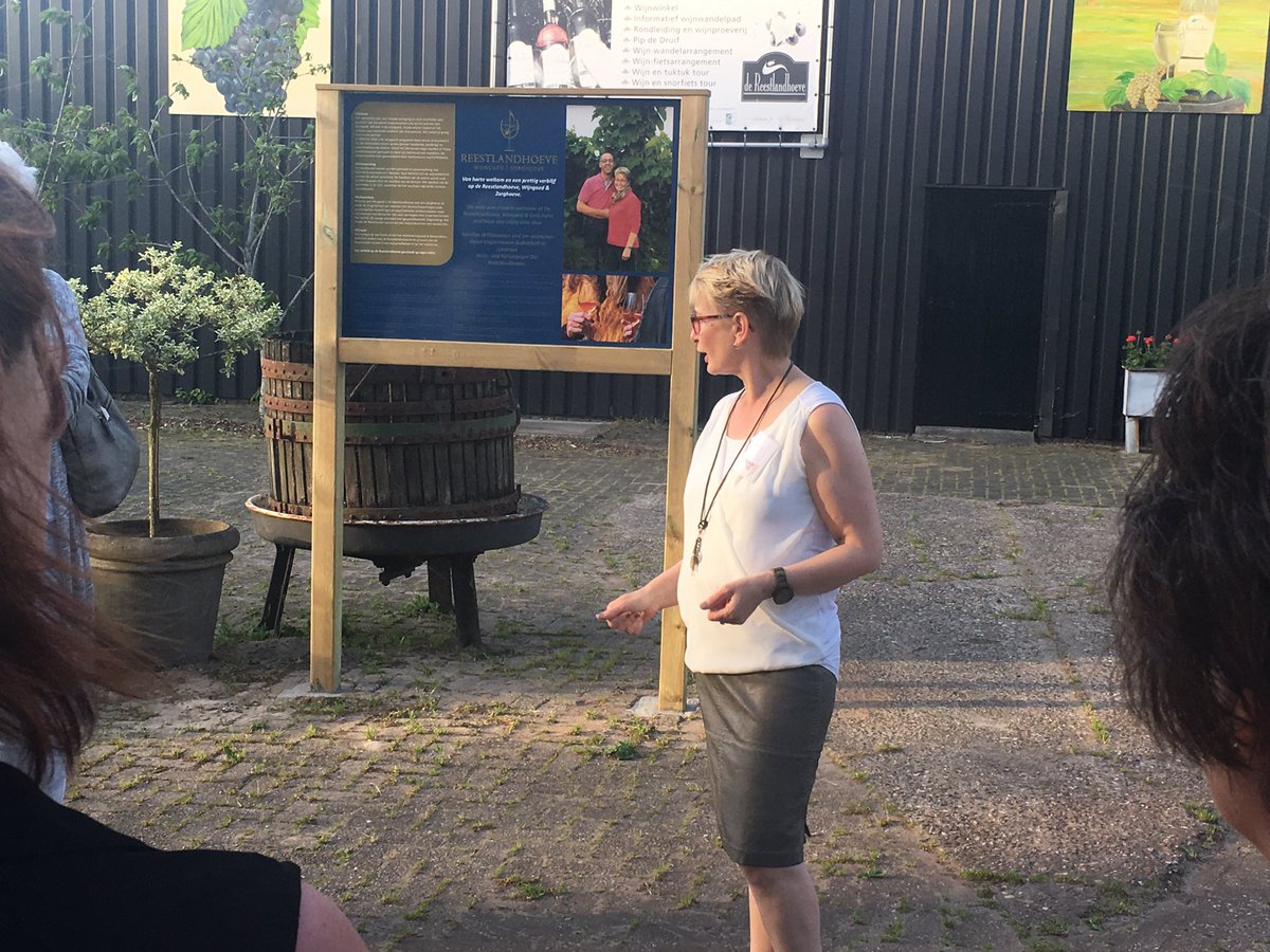 henriette2day's tweet photo. Met  inspiration4women, ons vrouwelijke ondernemersnetwerk bij de Reestlandhoeve in Balkbrug @RaboVVS https://t.co/2VwYmJBwRv