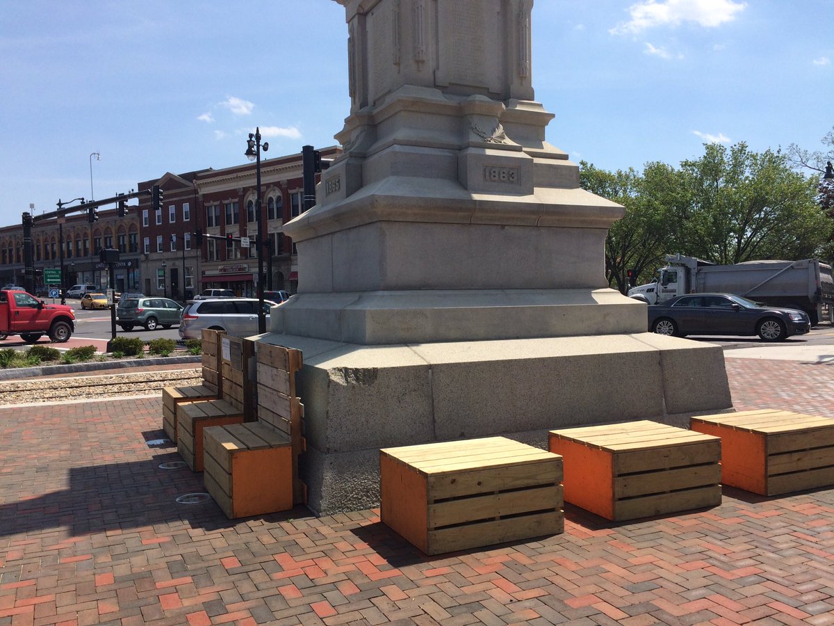 PeabodyParade's tweet photo. We're into year 101 now, but shaping up to be a good night for an outdoor pub on Friday. #livepeabody #peabodyma https://t.co/dLx1BTw16g
