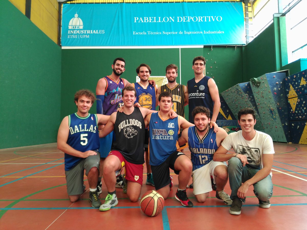 cdindustriales's tweet photo. Finales #BasketETSII 2016-17
Bronce:
CHICAGO MELIMPIO 82
MINESSOTA, CABALLO y REY 81
Final:
MARIPONZAS 69
HOMBRES DE VERO 61
¡ENHORABUENA! https://t.co/oNmie9trcE