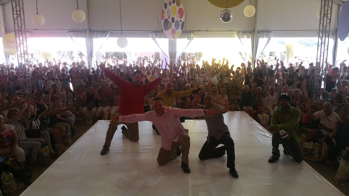 ChairsRocking's tweet photo. Fijne show gerocked, heerlijk publiek, hartelijke ontvangst!! Leuke peeps ontmoet...@JorgenRaymann   @umarebru @LibelleZomerwk https://t.co/Uml7JCn770
