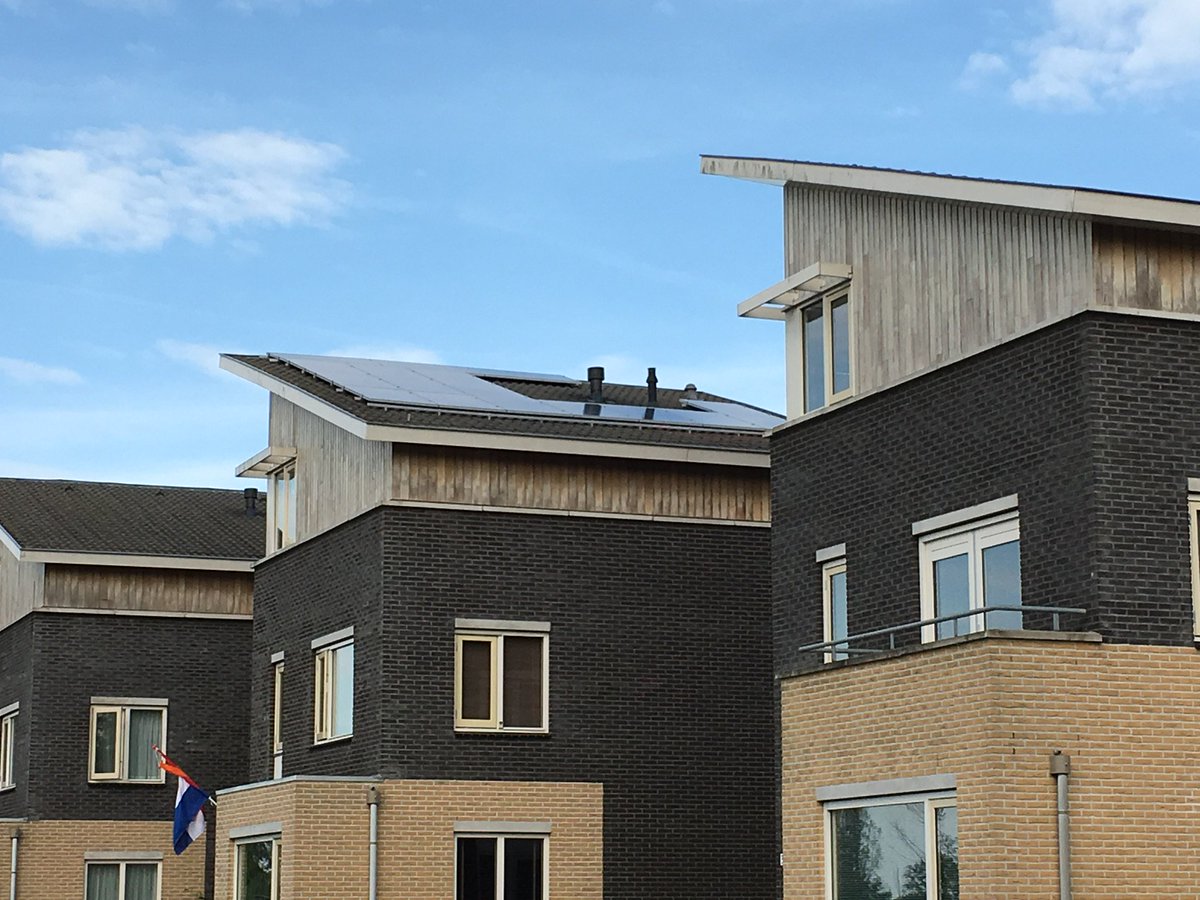 Jimgubbels's tweet photo. Bijna gereed, 24 zonnepanelen geplaatst op het dak door #SolarNRG! Goed geregeld via @Consumentenbond en @eigenhuis https://t.co/icGIexlrhc https://t.co/N5FTZ5xzVr