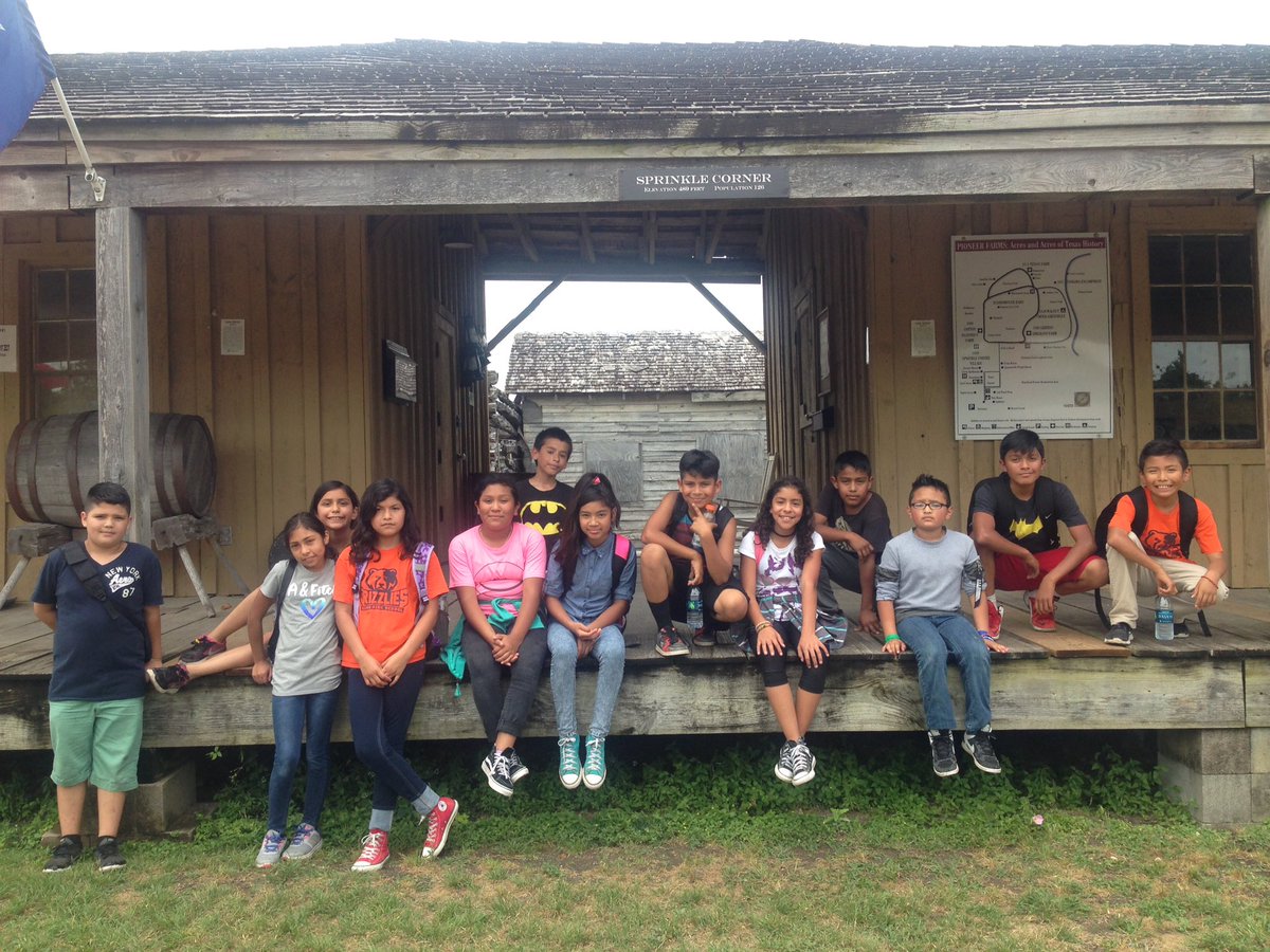 RoblesBobcats's tweet photo. Great field trip to Pioneer Farms. #myLISD #bagdadpride https://t.co/AiZkkaRW8F