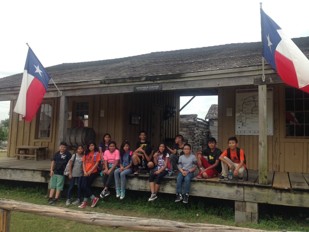 RoblesBobcats's tweet photo. Great field trip to Pioneer Farms. #myLISD #bagdadpride https://t.co/AiZkkaRW8F