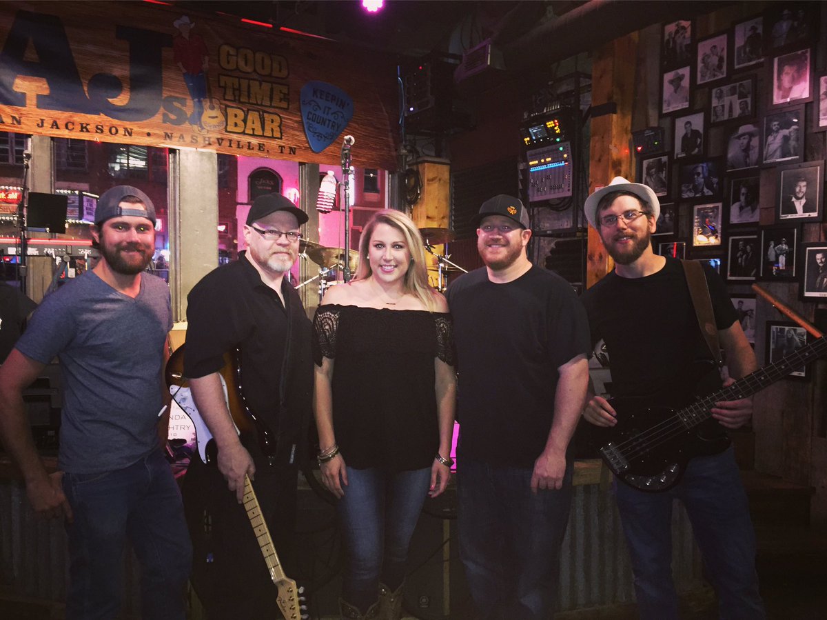 NashSoundLive's tweet photo. @ASDaughtry &amp; her band at Alan Jackson's new Nashville bar. See them in STL July 29 @SkyMusicSTL!  Buy tickets at https://t.co/jgwnRQcZOW! https://t.co/iiE2vLyQjX