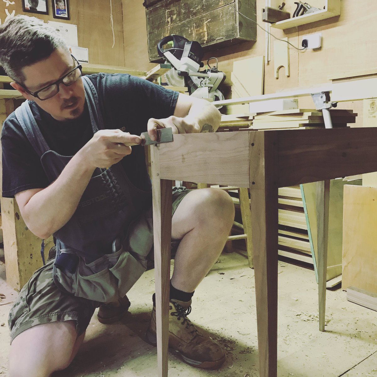 oakjoiners's tweet photo. Making furniture the traditional way #thelucentcrow https://t.co/tThSXahJEu